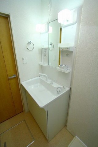 洗面設備　コンパクトで使いやすい洗面所