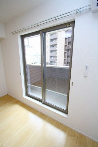 バルコニー　暖かな日差しのふりそそぐバルコニー