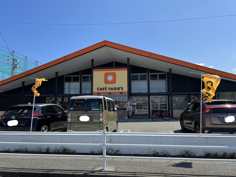 スーパー　カフェファディ小戸店（スーパー）まで401m