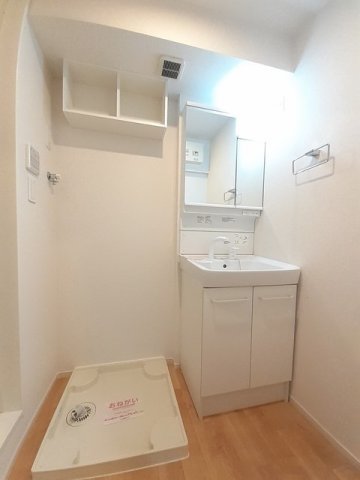 洗面設備　朝の支度にも助かる、独立の洗髪洗面化粧台