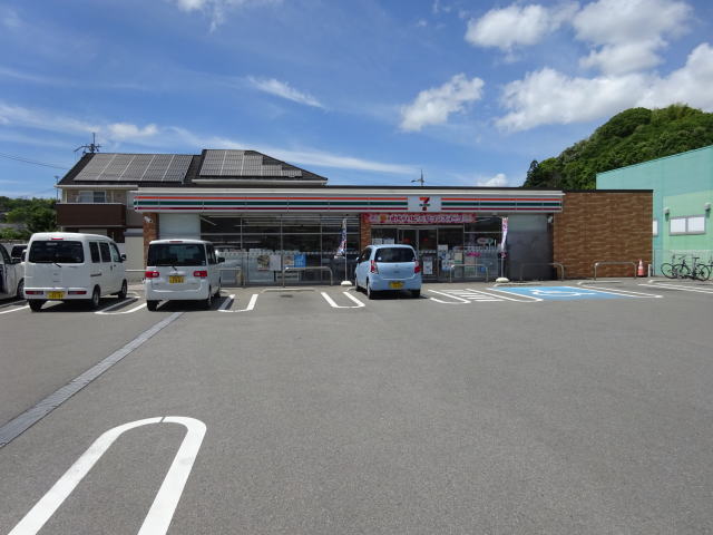 コンビニ　セブンイレブン 貴志川町長山店様（コンビニ）まで303m