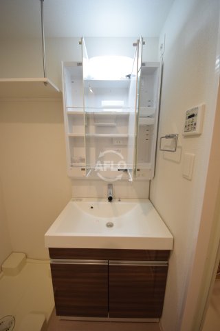 洗面設備　フォーリアライズ本町レクス　独立洗面台