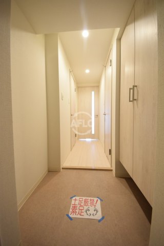 玄関　フォーリアライズ本町レクス　玄関