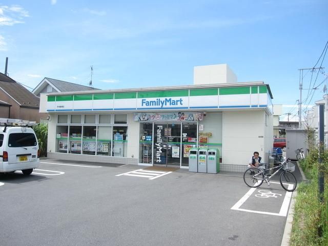 コンビニ　ファミリーマート（コンビニ）まで1200m