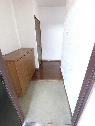 玄関　※仕様が異なる場合がございます