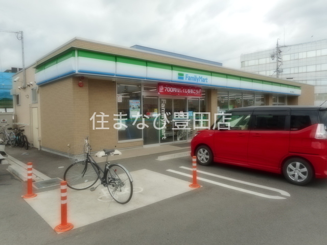 コンビニ　ファミリーマート豊田土橋駅前店（コンビニ）まで638m