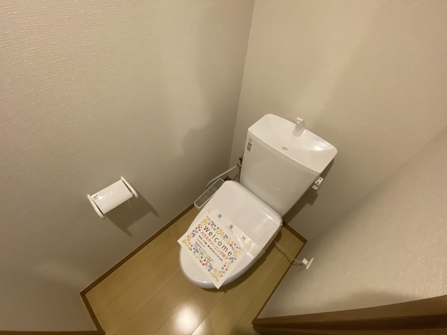 トイレ　温水洗浄便座も完備です。