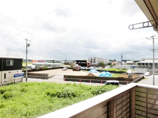 眺望　バルコニー側に障害物は無いので日当たり良好です