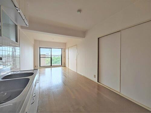 居室・リビング　LDK13.3畳