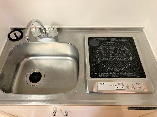 キッチン　2口ラジエントヒーターコンロ。