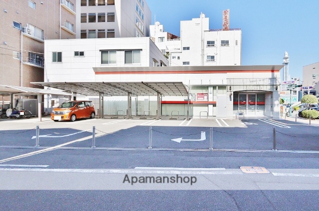 銀行　愛媛銀行徳島支店（銀行）まで379m