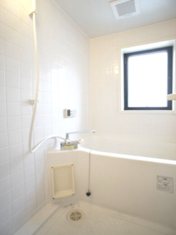 バス・シャワールーム　日々の疲れをリセットできる浴室です♪