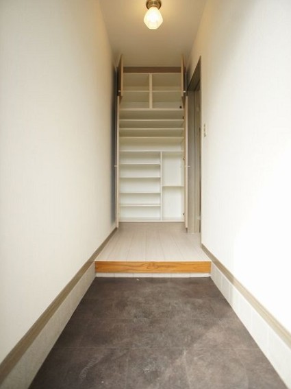 玄関　たくさん収納できるシューズボックスが付いています♪