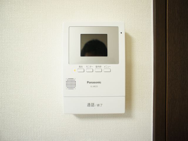 セキュリティ　訪問者の確認ができるTVドアホン付きです♪