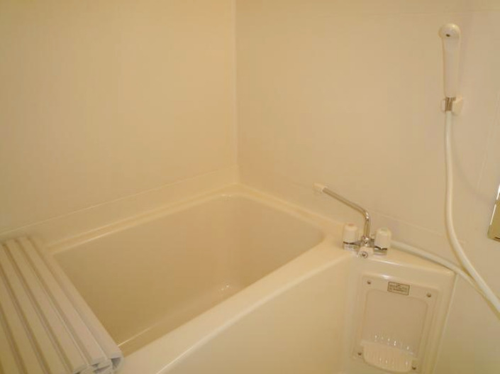 バス・シャワールーム　【広いりびイングで優しい風に包まれて♪】