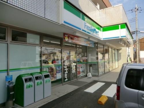 コンビニ　ファミリーマート専大松戸高校前店（コンビニ）まで310m