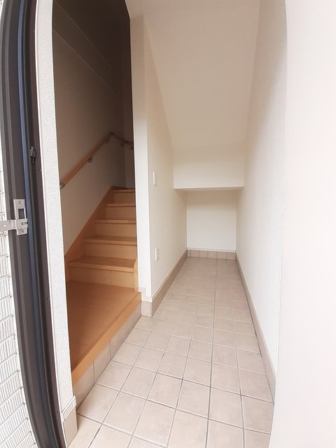 玄関　※写真は同シリーズ類似物件を含む為現況優先とさせて頂きます