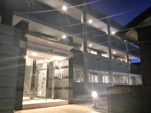 建物外観　外観写真（夜）