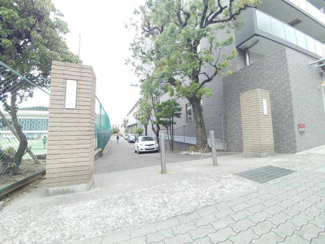 中学校　私立灘中学校（中学校）まで242m