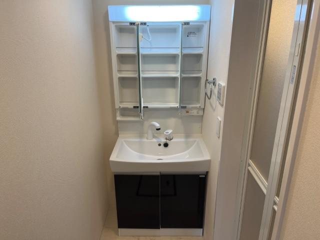 洗面設備　同仕様内装
