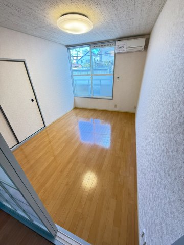 居室・リビング　【コーポリナ】