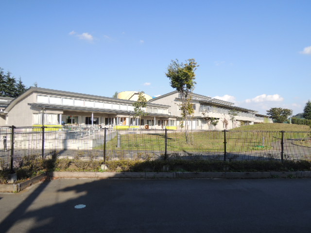 小学校　多摩市立多摩第一小学校（小学校）まで563m