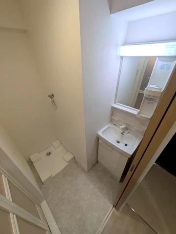 洗面設備　支度に便利な独立洗面台