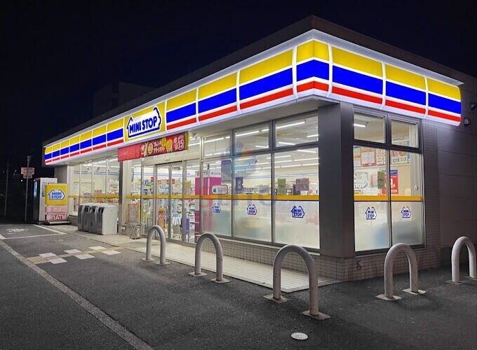 コンビニ　ミニストップ 吹田佐井寺1丁目店（コンビニ）まで321m