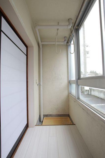 その他設備　サンルーム（洗濯機置き場有り）