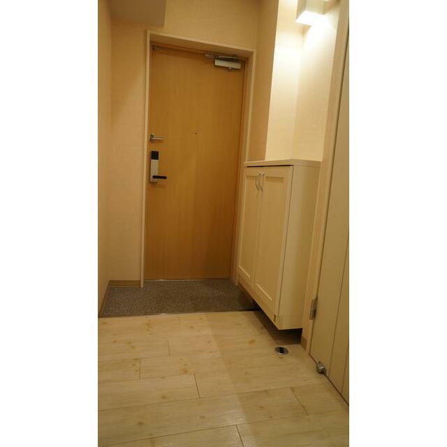 玄関　広々とした玄関！！靴箱も収納力◎。