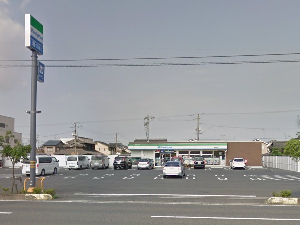 コンビニ　ファミリーマート（コンビニ）まで377m