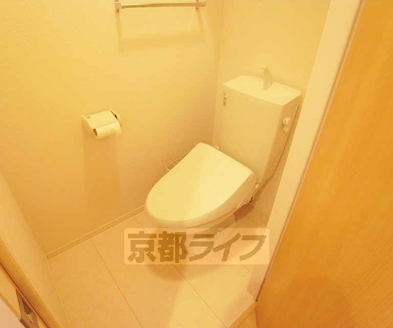 トイレ　嬉しいウォシュレットつきです！