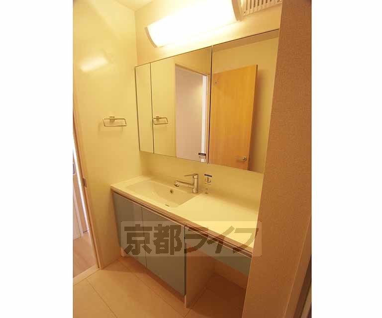 洗面設備　独立洗面台もとっても大きいんです！