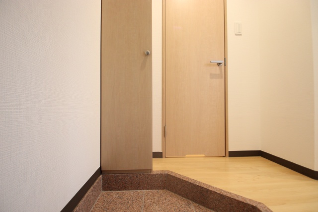 玄関　※別室の参考写真の為、現況優先です。