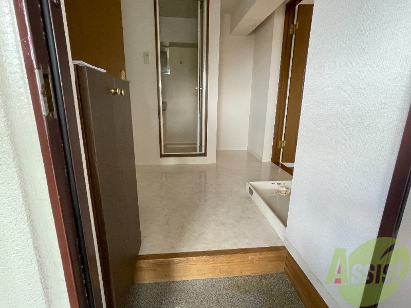 玄関　外から玄関を撮影してみました。広いリビングに繋がっています。