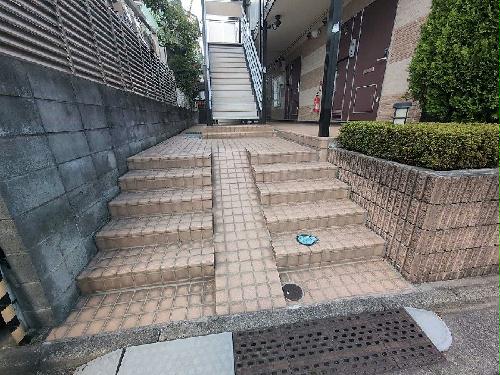 エントランス　仕様・設備は現況と異なる場合があります。現況優先。
