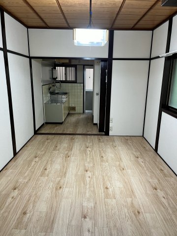 居室・リビング　こちらの居間で趣味の時間をお楽しみください