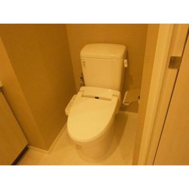 トイレ　※写真は同タイプ住戸です。