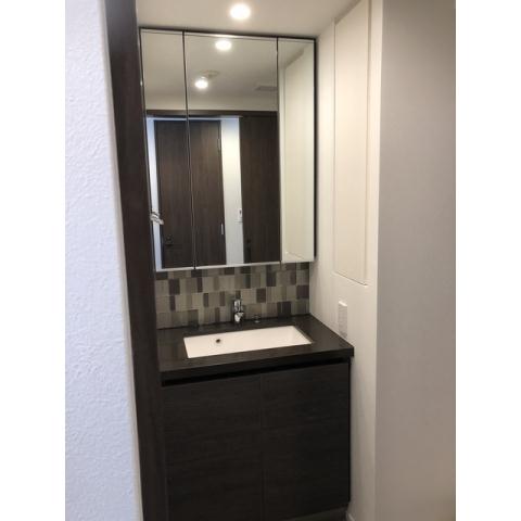 洗面設備　写真は同タイプ住居です。