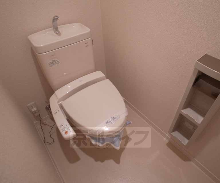 トイレ　ウォシュレット機能搭載のきれいなトイレです・