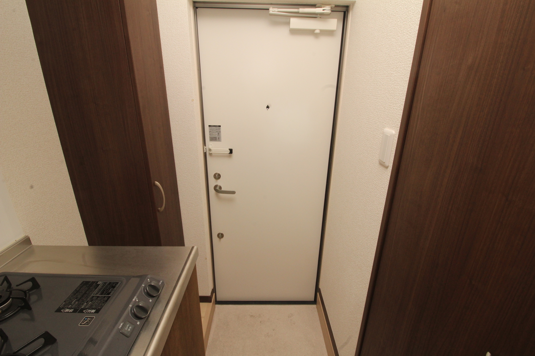 玄関　※別部屋のお写真です