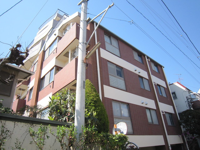 建物外観　南向きのバルコニーです。