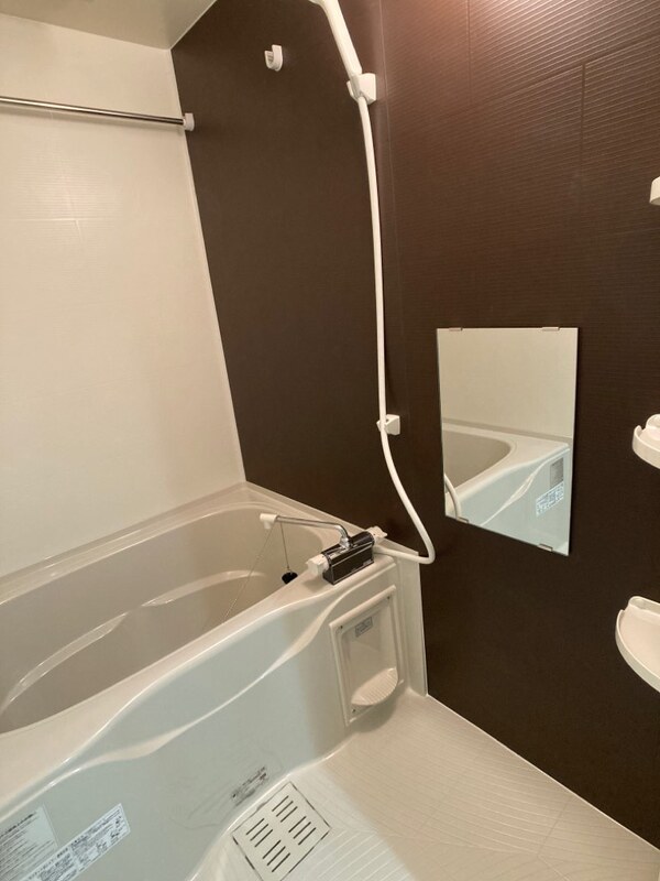 バス・シャワールーム　浴室乾燥機付きのお風呂！