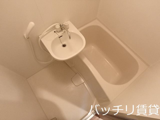 バス・シャワールーム　画像は別号室写真の為、現状を優先いたします。