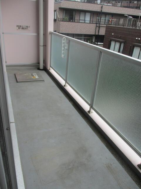 バルコニー　陽当たり良好なバルコニーです