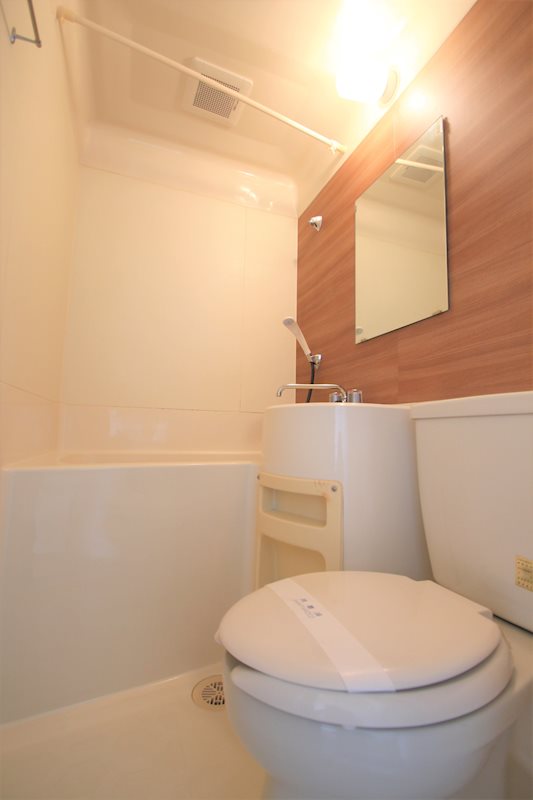 トイレ　写真は別部屋になります。現状を優先致します。