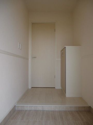 玄関　収納もある玄関です