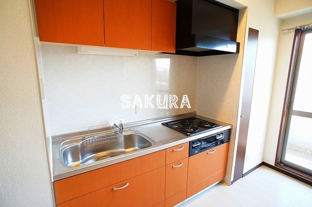 キッチン　広々使える快適な調理スペースです♪