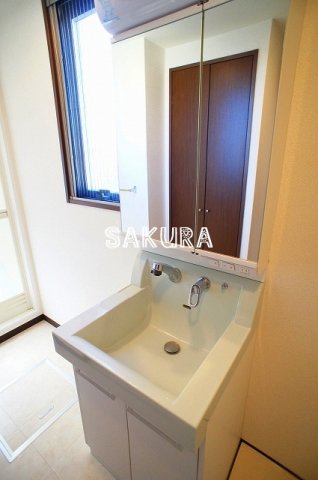 洗面設備　身支度に便利な洗面台です♪