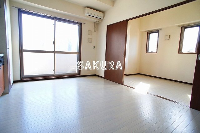 居室・リビング　使いやすい形の為、レイアウトを楽しめます♪